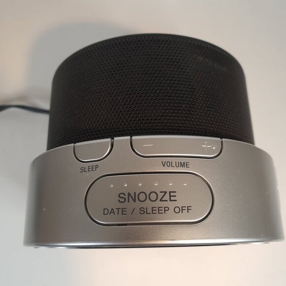 Retro Sony ICF-C7iP Dream Machine AM/FM Alarm Clock Radio iPod Dock Speaker - Picture 9 of 10